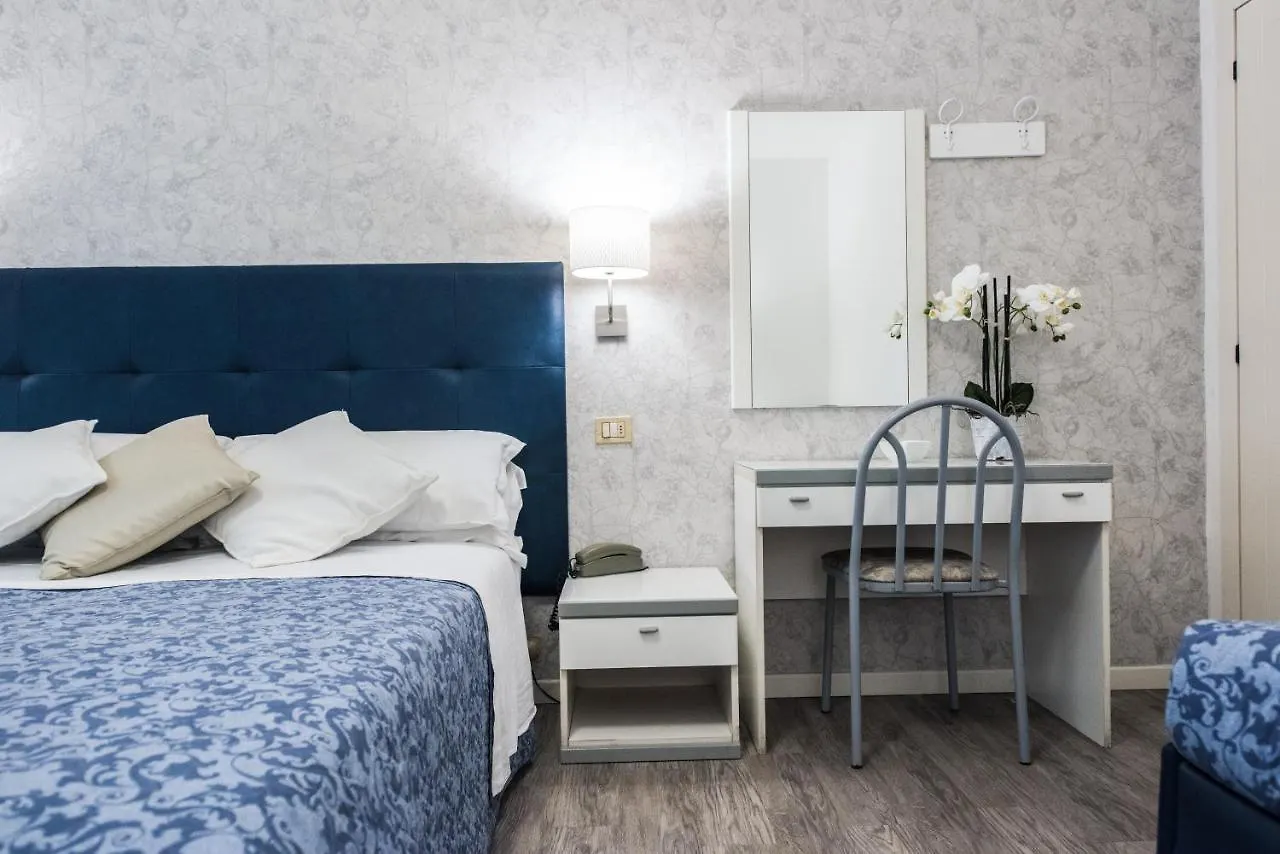 Hotel Puccini Riccione 2*,  Italia